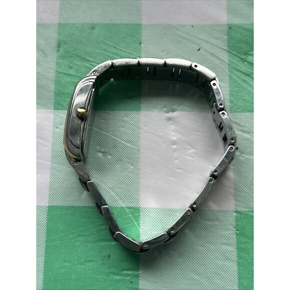 Fossil Two Tone Women’s Quartz Watch (Does Not Work) - Picture 5 of 7